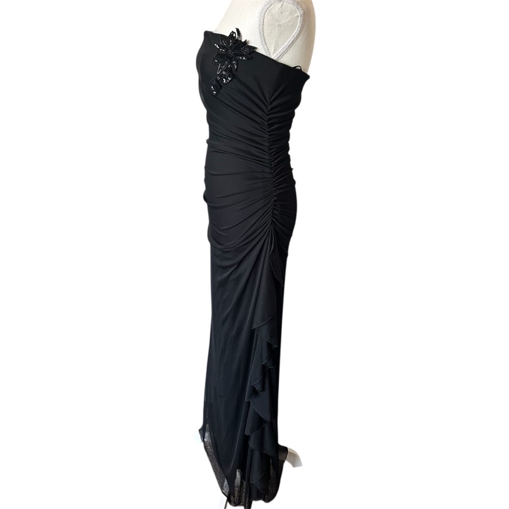 Elegant Black Strapless Evening Dress - Picture 3 of 7